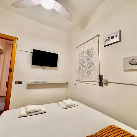 Full Flat In The Heart Of برشلونة